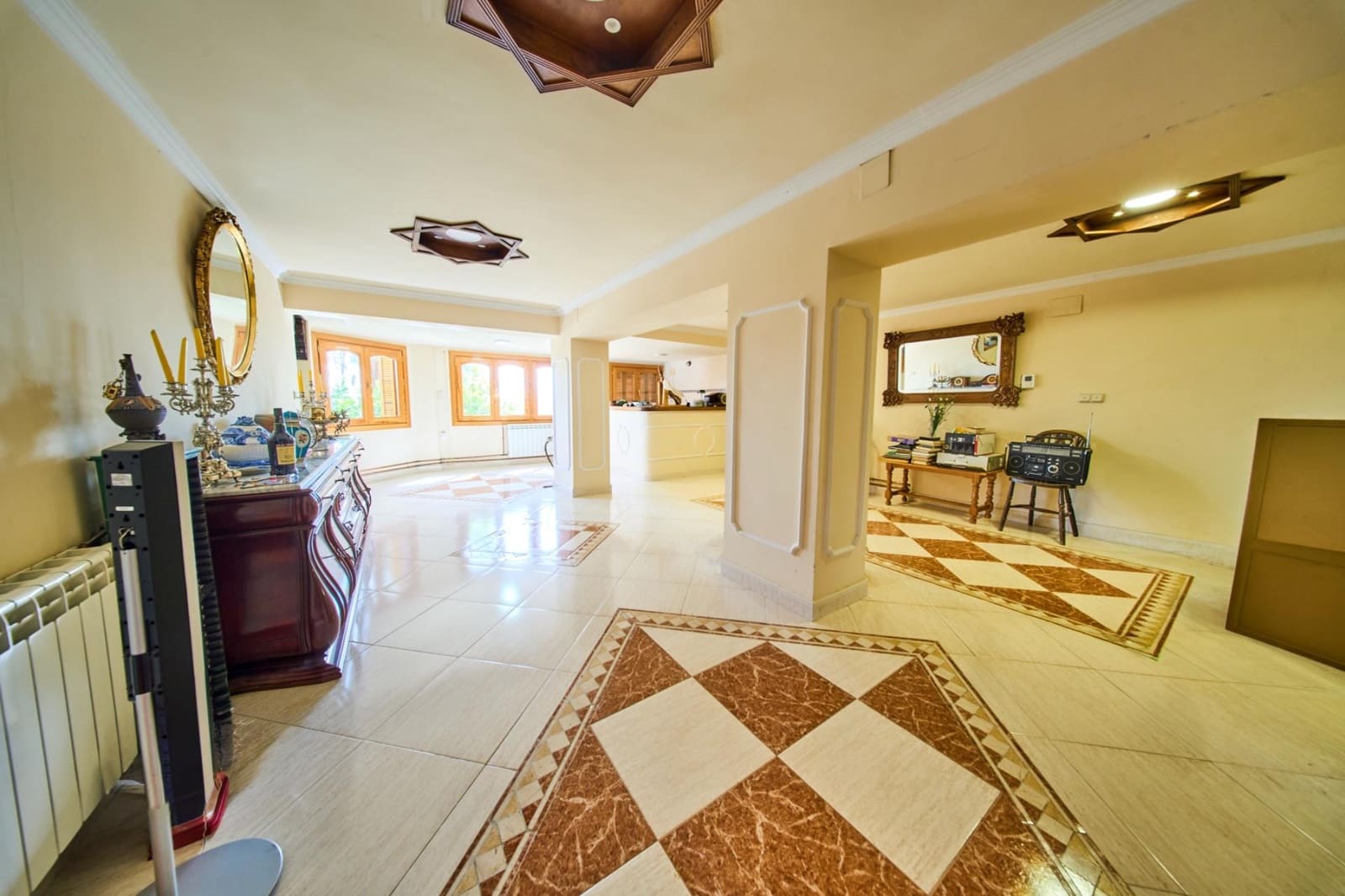 6 bedroom Villa for sale in Granada city with garage - € 1,100,000 (Ref: 9904169)