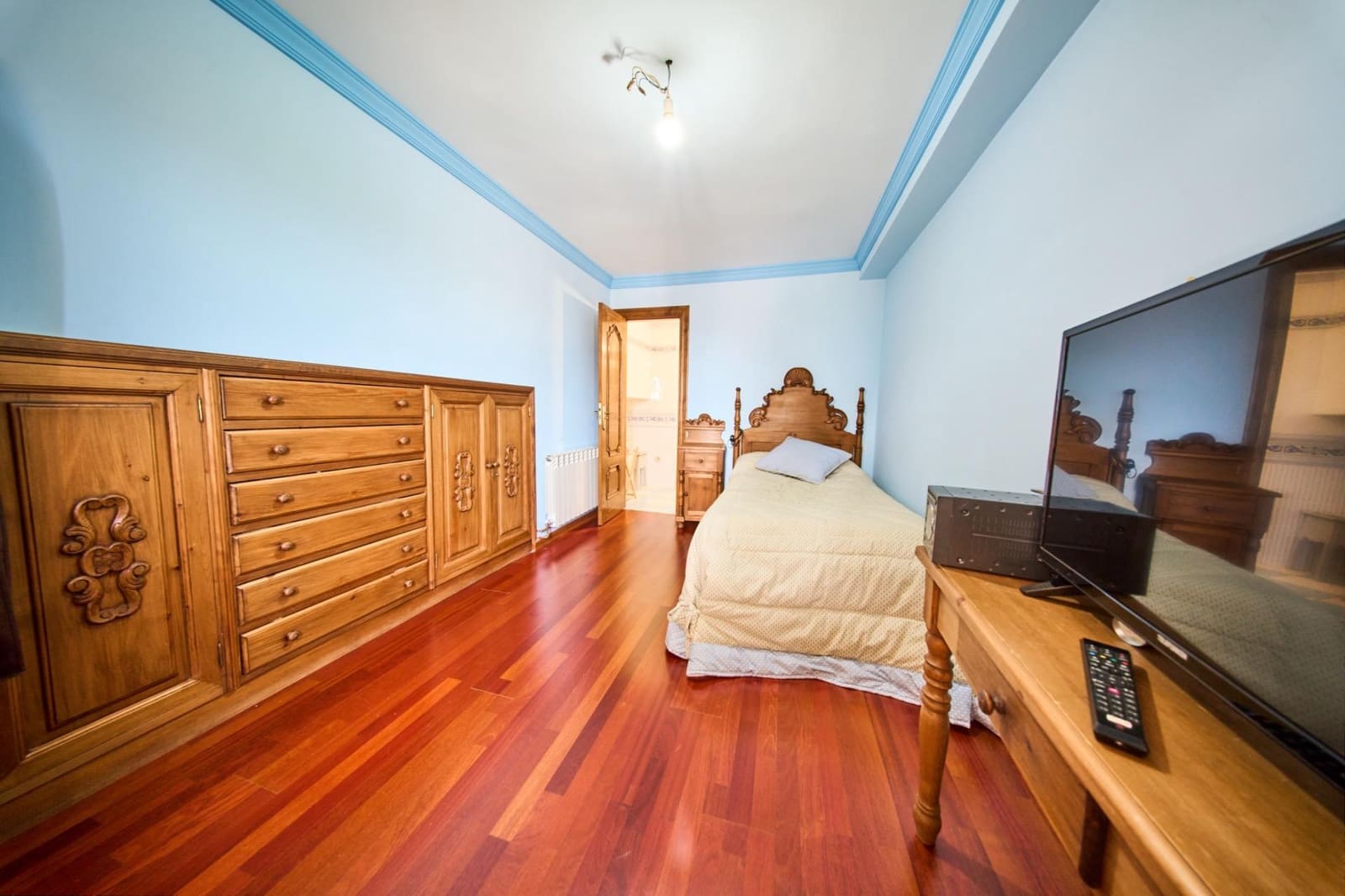 6 bedroom Villa for sale in Granada city with garage - € 1,100,000 (Ref: 9904169)