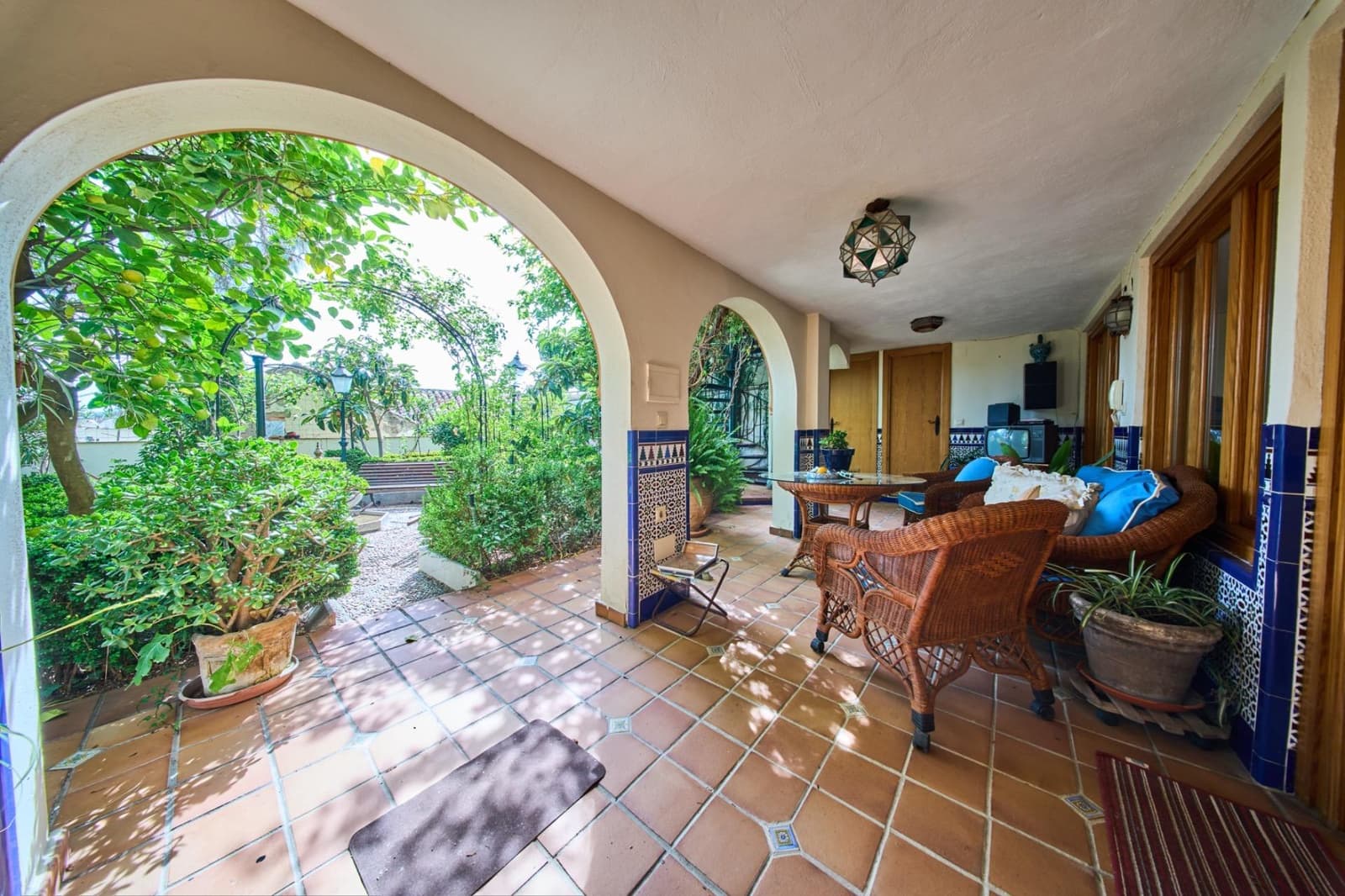 6 bedroom Villa for sale in Granada city with garage - € 1,100,000 (Ref: 9904169)