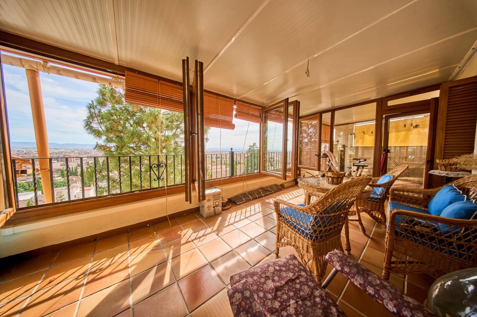 6 bedroom Villa for sale in Granada city with garage - € 1,100,000 (Ref: 9904169)