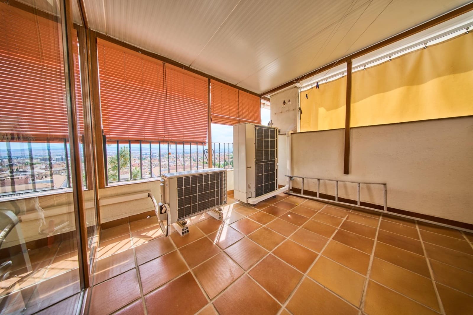 6 bedroom Villa for sale in Granada city with garage - € 1,100,000 (Ref: 9904169)