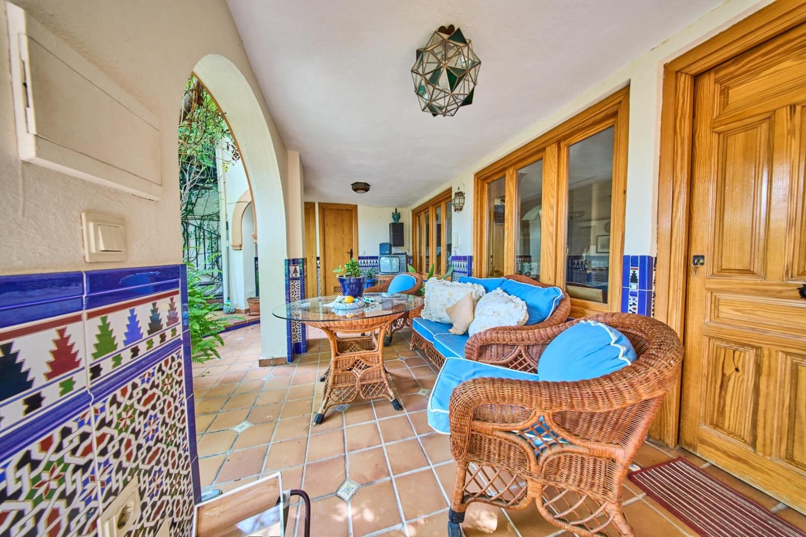 6 bedroom Villa for sale in Granada city with garage - € 1,100,000 (Ref: 9904169)