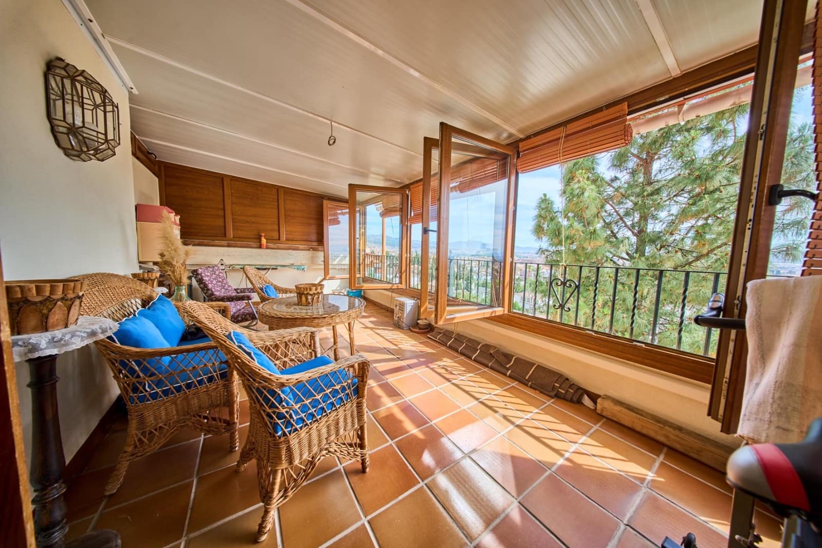 6 bedroom Villa for sale in Granada city with garage - € 1,100,000 (Ref: 9904169)