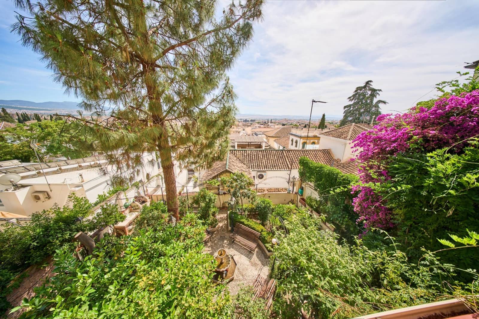 6 bedroom Villa for sale in Granada city with garage - € 1,100,000 (Ref: 9904169)