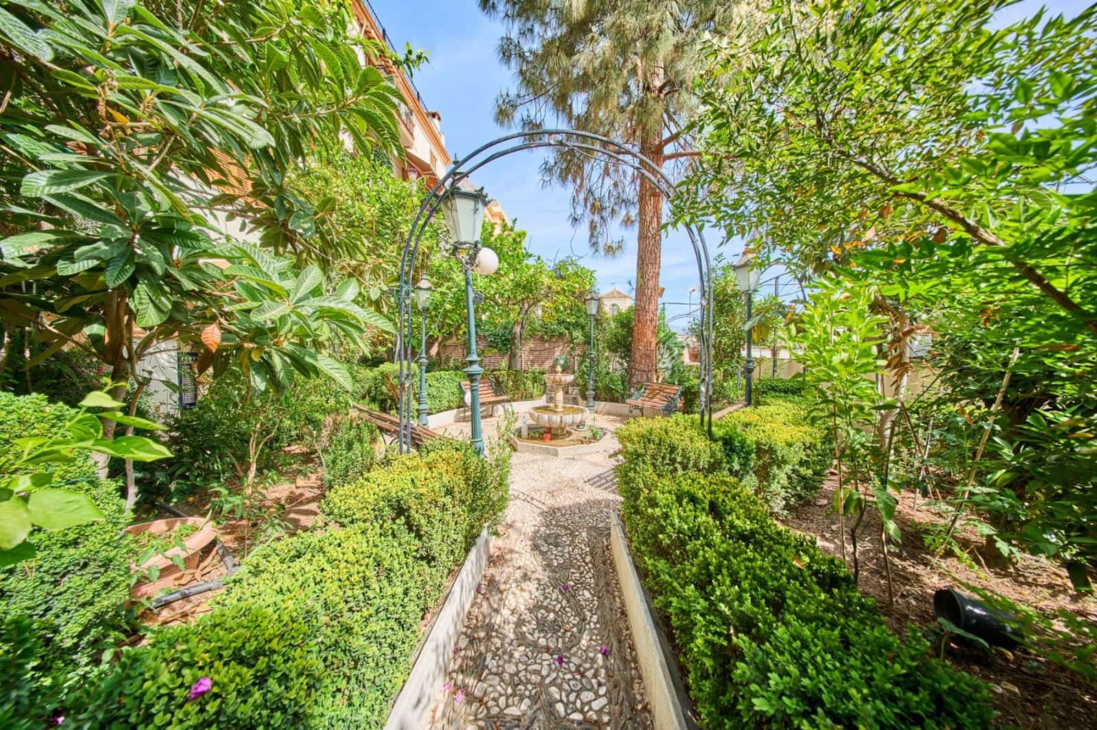6 bedroom Villa for sale in Granada city with garage - € 1,100,000 (Ref: 9904169)