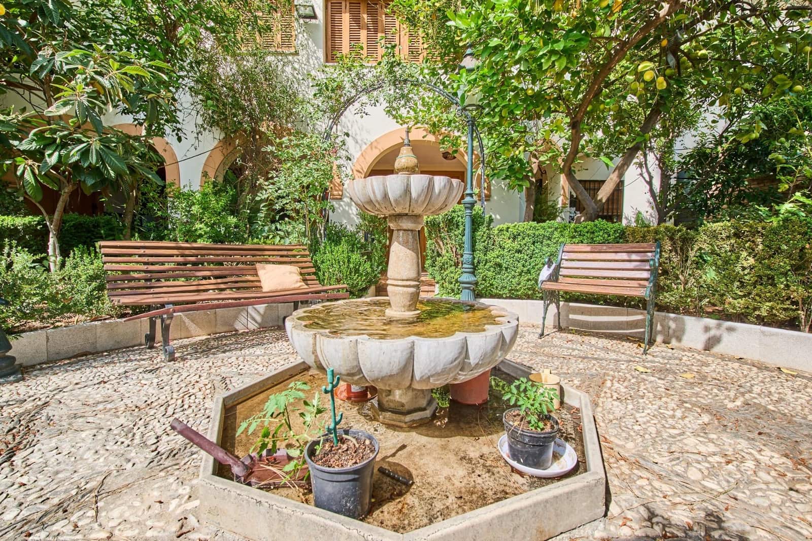 6 bedroom Villa for sale in Granada city with garage - € 1,100,000 (Ref: 9904169)