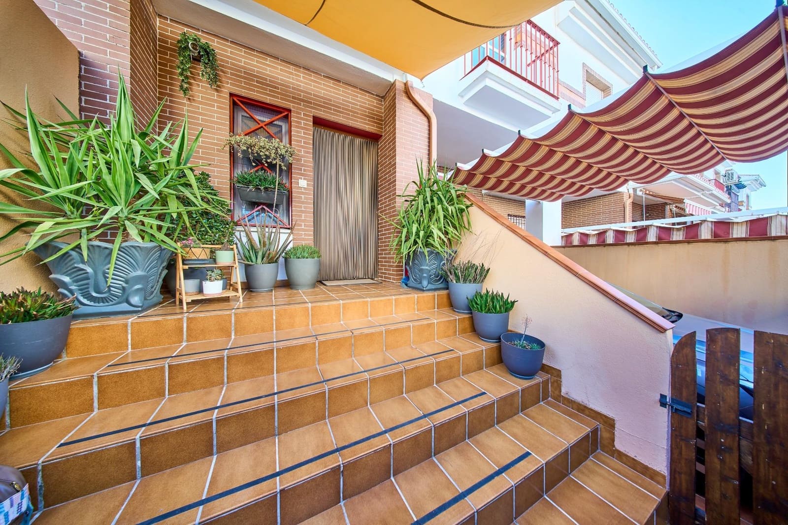 5 quarto Moradia em Banda para venda em Ogijares com piscina garagem - 315 000 € (Ref: 9908163)