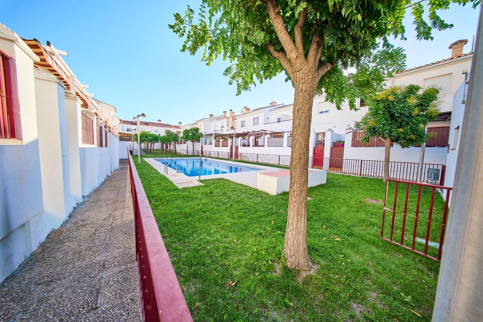 5 quarto Moradia em Banda para venda em Ogijares com piscina garagem - 315 000 € (Ref: 9908163)