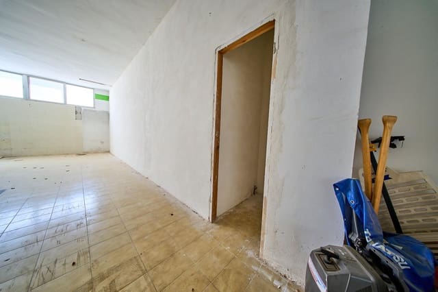 Erhverv til salg i Baza - € 250.000 (Ref: 9908164)
