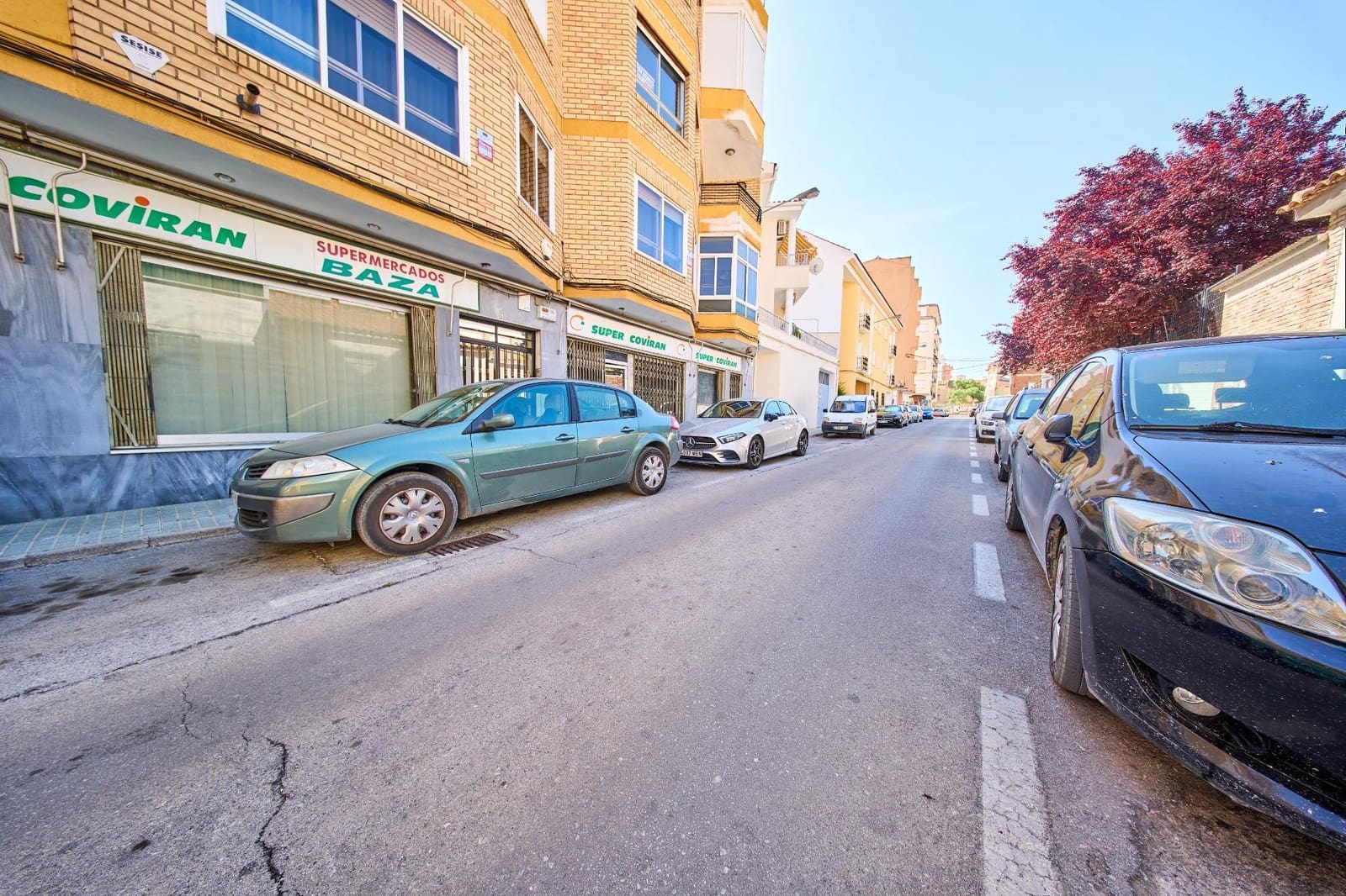 Erhverv til salg i Baza - € 250.000 (Ref: 9908164)