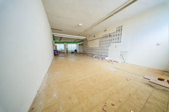 Erhverv til salg i Baza - € 250.000 (Ref: 9908164)