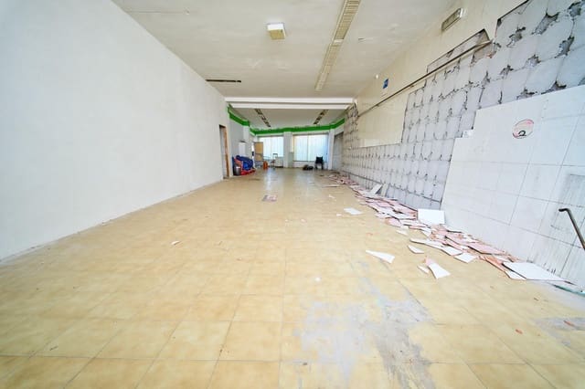 Erhverv til salg i Baza - € 250.000 (Ref: 9908164)