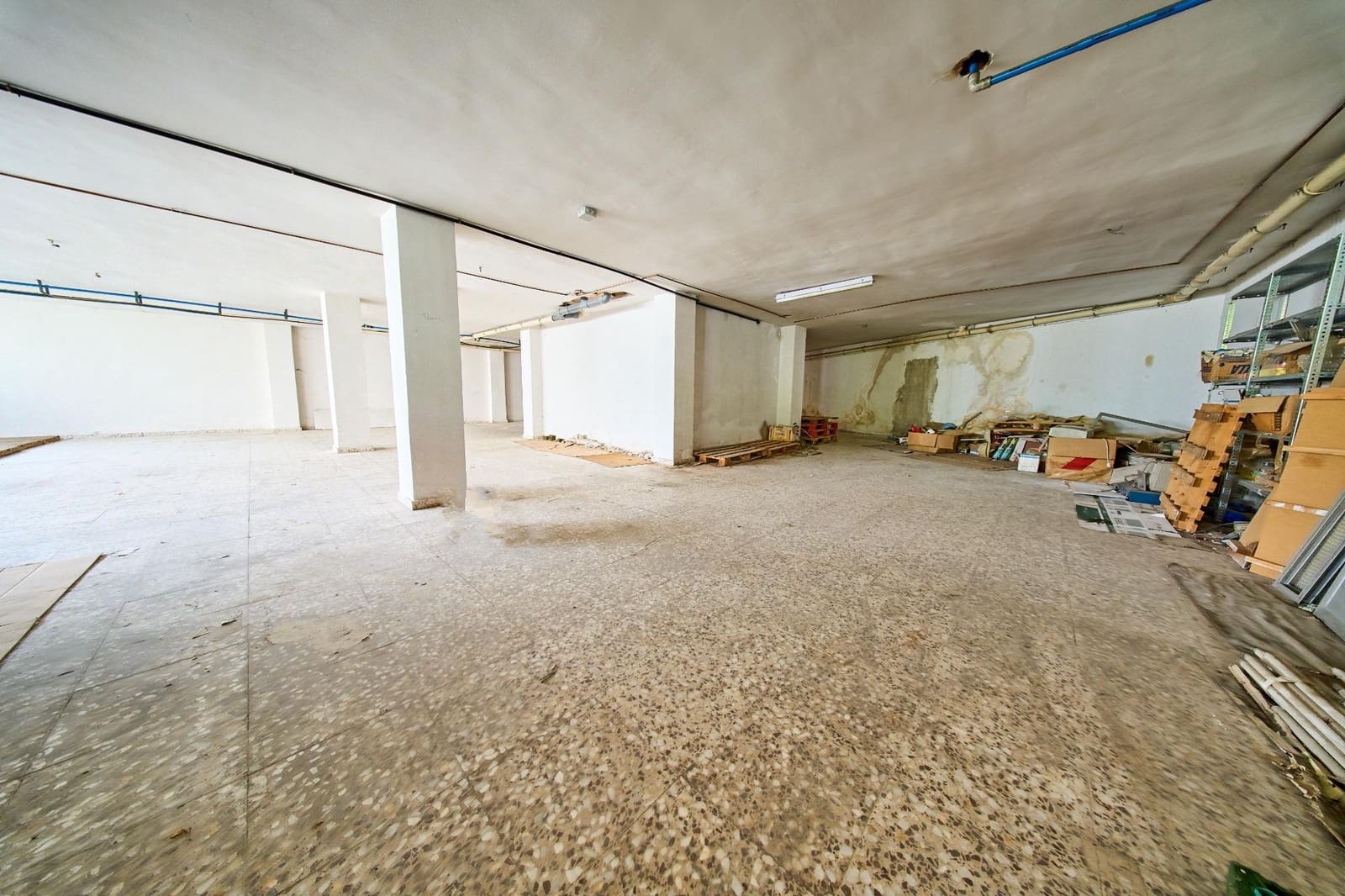 Erhverv til salg i Baza - € 250.000 (Ref: 9908164)