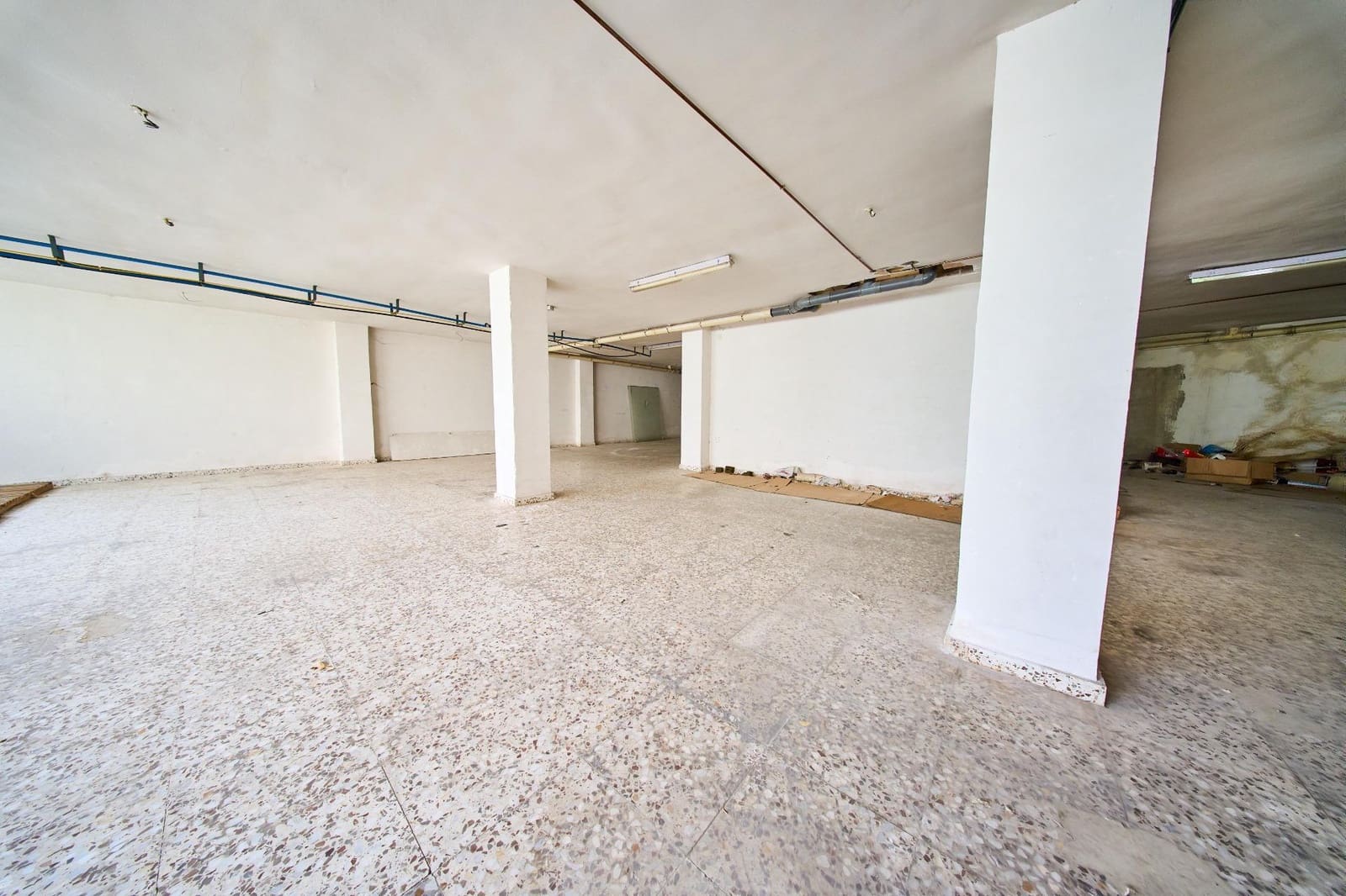 Erhverv til salg i Baza - € 250.000 (Ref: 9908164)