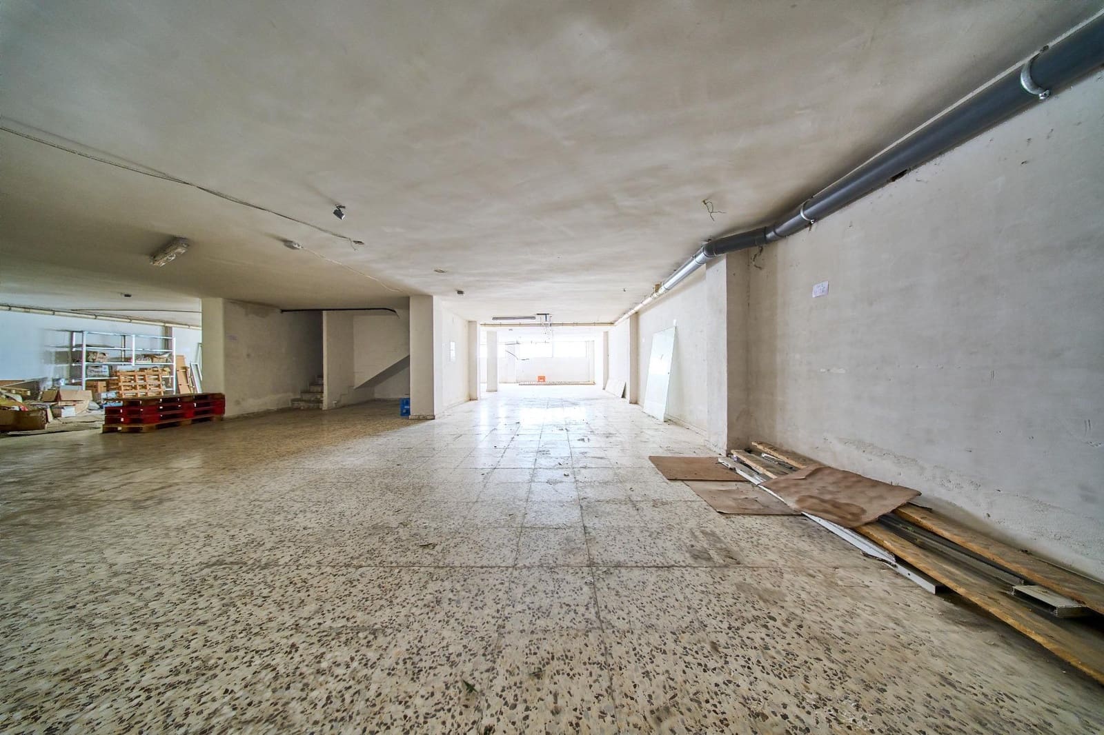 Erhverv til salg i Baza - € 250.000 (Ref: 9908164)