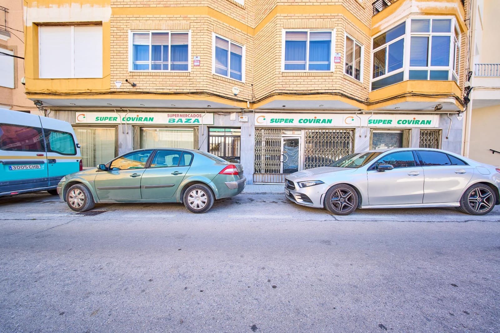 Erhverv til salg i Baza - € 250.000 (Ref: 9908164)