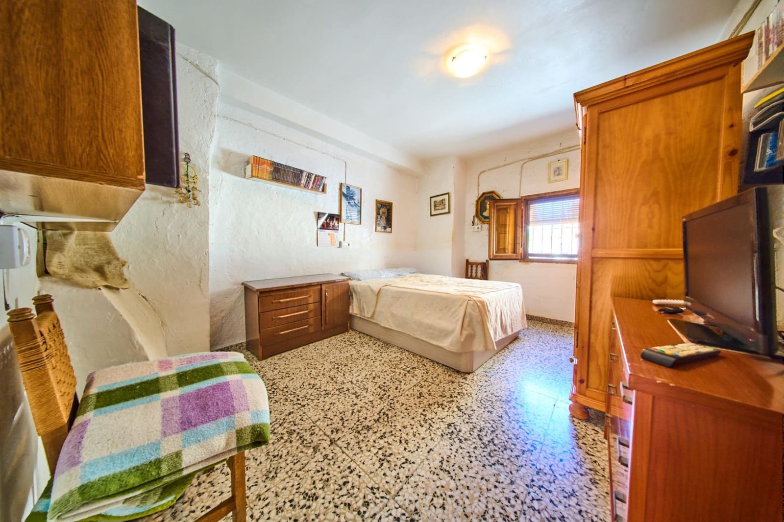 2 bedroom Villa for sale in Orgiva - € 79,000 (Ref: 9911239)