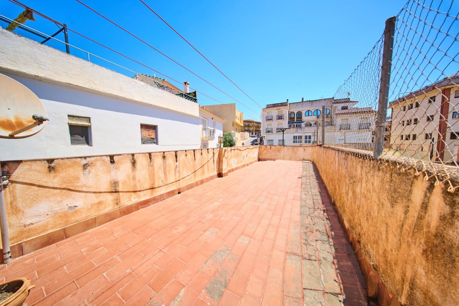 2 bedroom Villa for sale in Orgiva - € 79,000 (Ref: 9911239)