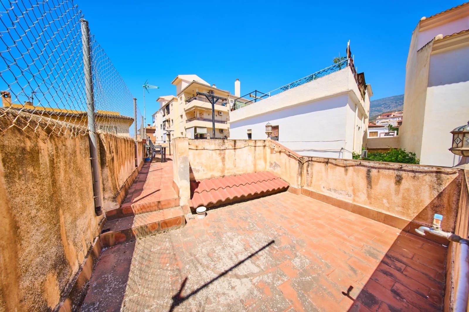 2 bedroom Villa for sale in Orgiva - € 79,000 (Ref: 9911239)
