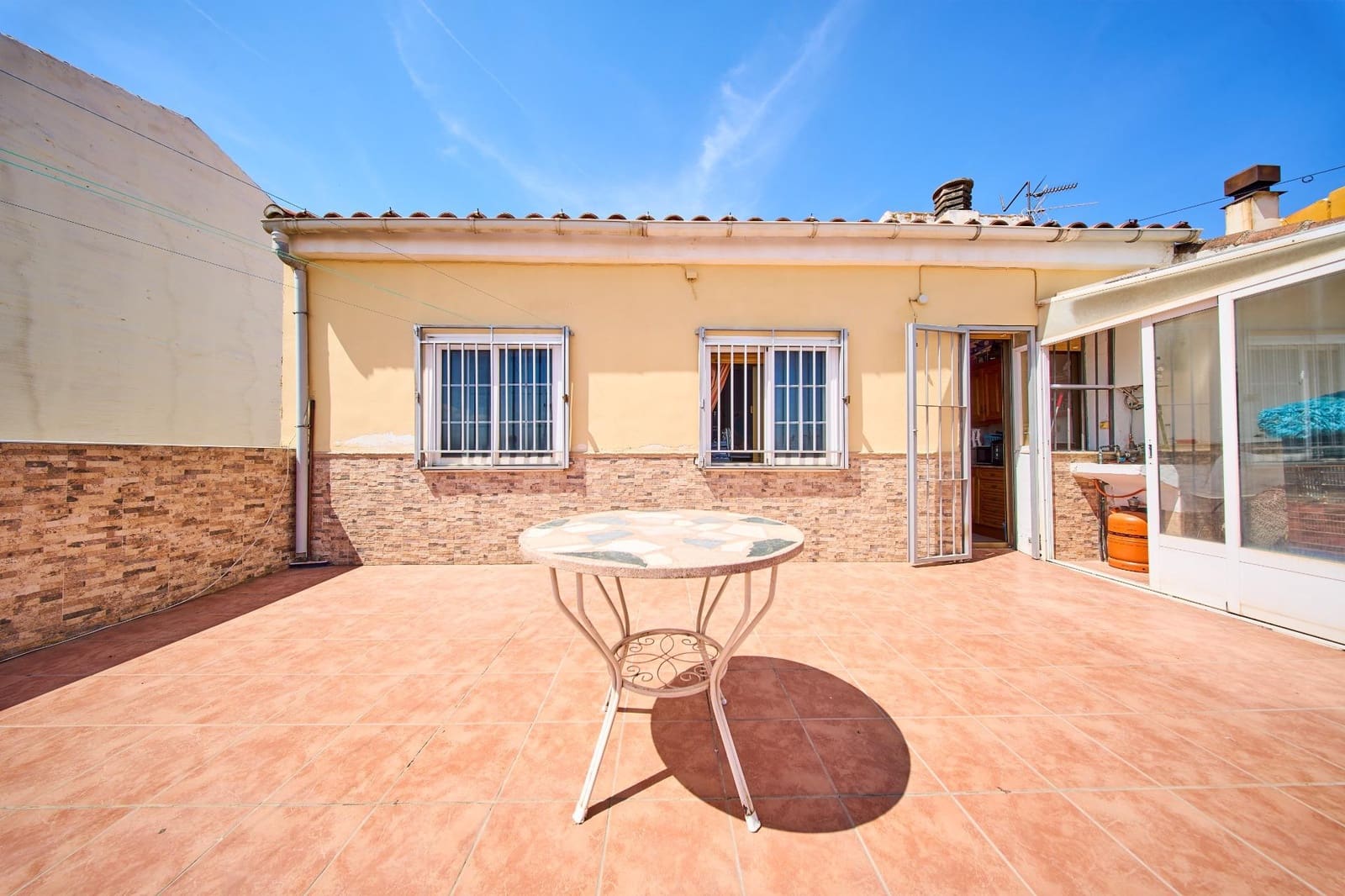 3 Zimmer Doppelhaus zu verkaufen in Baza mit Garage - 170.000 € (Ref: 9911240)
