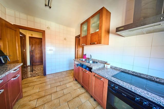 6 bedroom Flat for sale in Alhendín with garage - € 190,000 (Ref: 9913348)