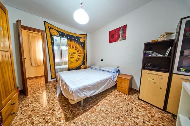 6 bedroom Flat for sale in Alhendín with garage - € 190,000 (Ref: 9913348)
