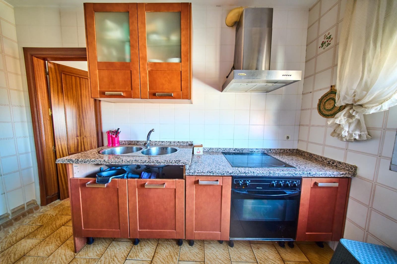 6 bedroom Flat for sale in Alhendin with garage - € 190,000 (Ref: 9913348)