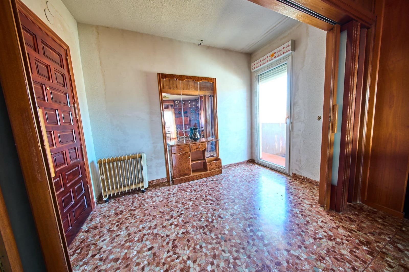 6 bedroom Flat for sale in Alhendin with garage - € 190,000 (Ref: 9913348)