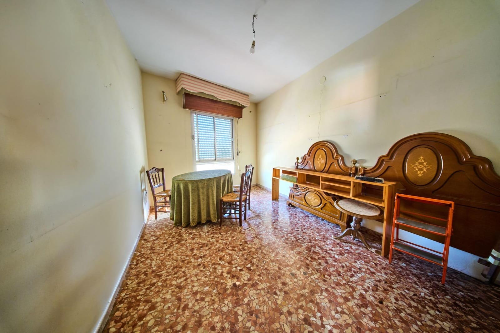6 bedroom Flat for sale in Alhendin with garage - € 190,000 (Ref: 9913348)