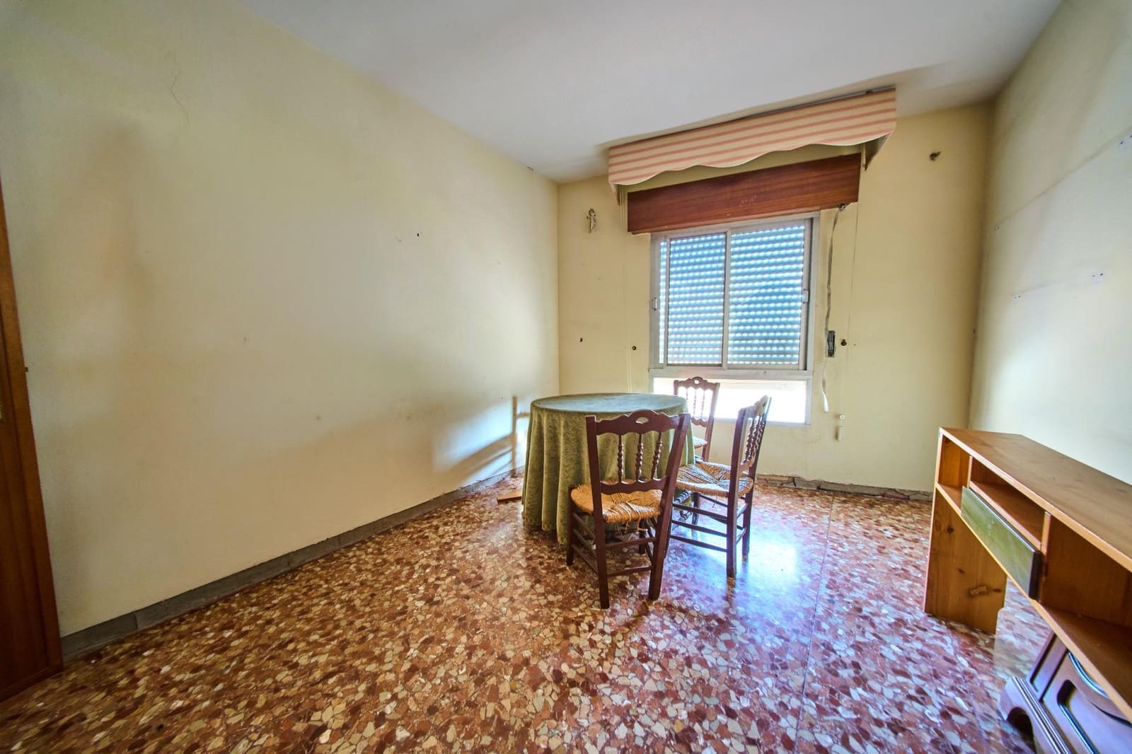 6 bedroom Flat for sale in Alhendin with garage - € 190,000 (Ref: 9913348)