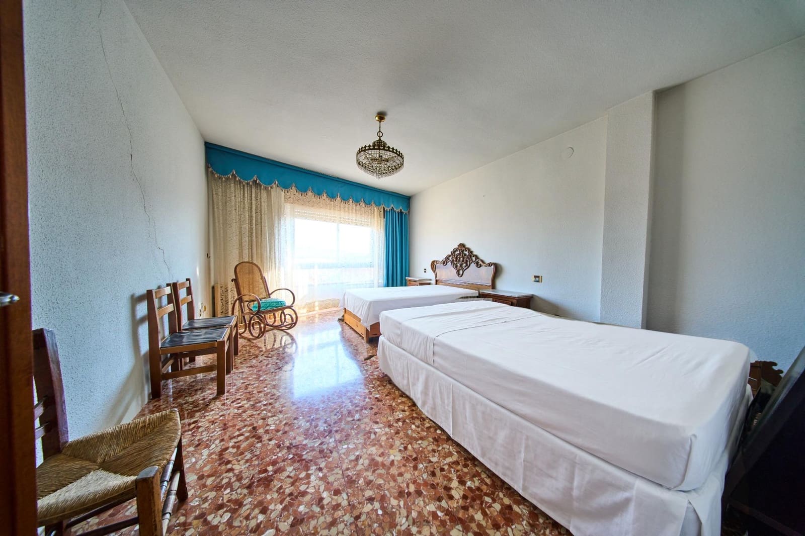 6 bedroom Flat for sale in Alhendin with garage - € 190,000 (Ref: 9913348)