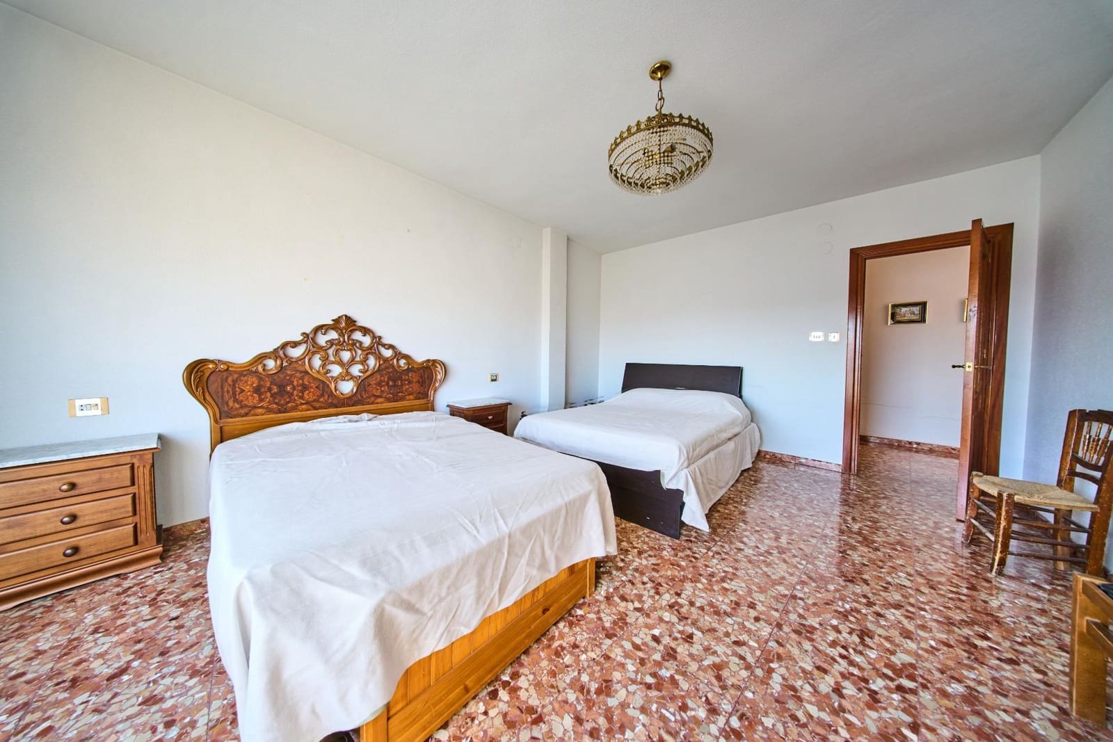 6 bedroom Flat for sale in Alhendin with garage - € 190,000 (Ref: 9913348)