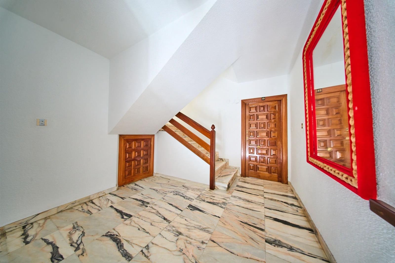 6 bedroom Flat for sale in Alhendin with garage - € 190,000 (Ref: 9913348)