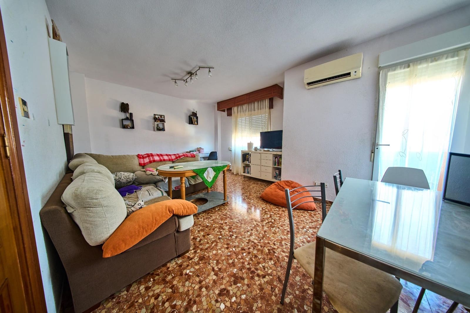 6 bedroom Flat for sale in Alhendin with garage - € 190,000 (Ref: 9913348)