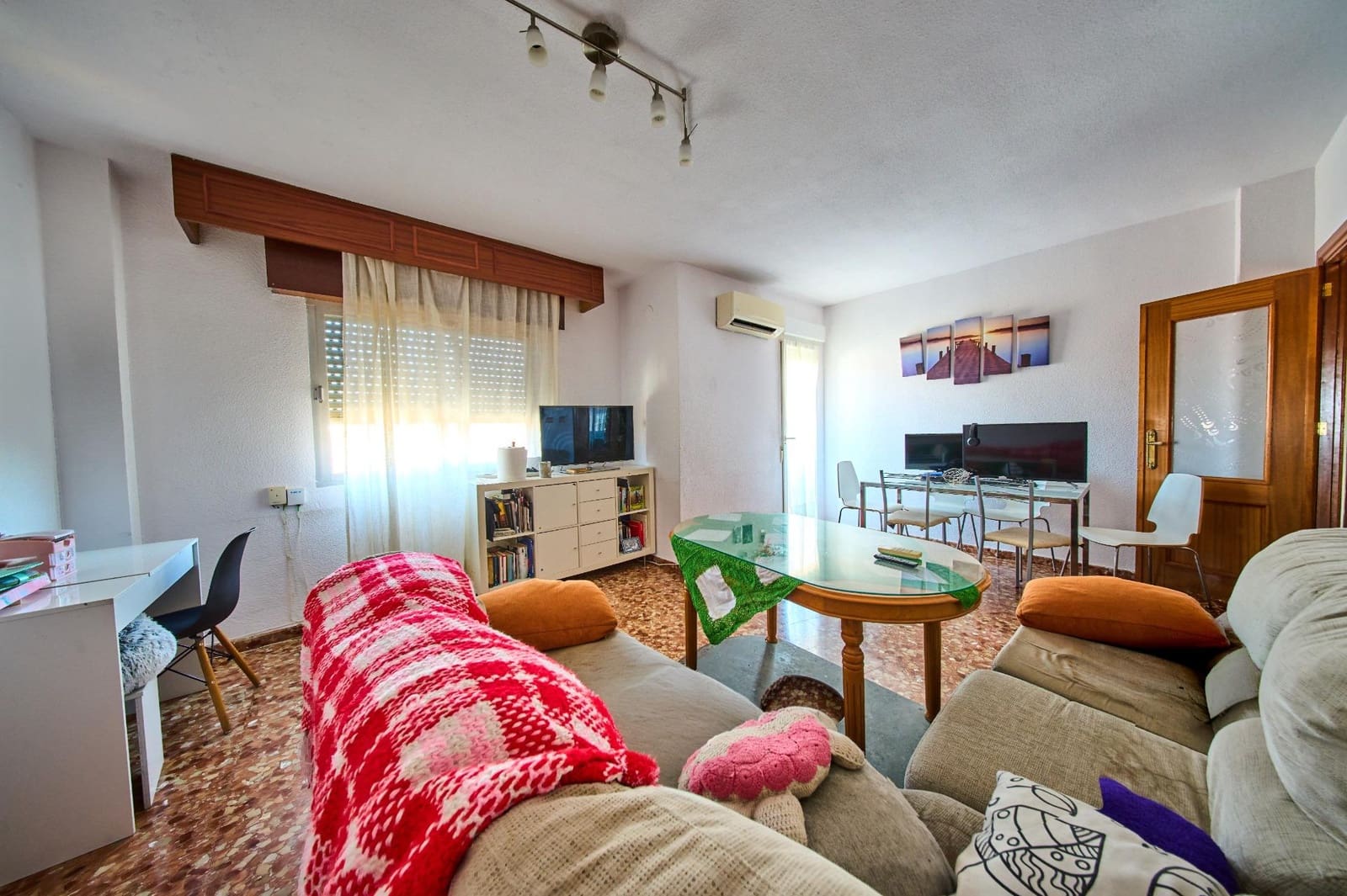 6 bedroom Flat for sale in Alhendin with garage - € 190,000 (Ref: 9913348)