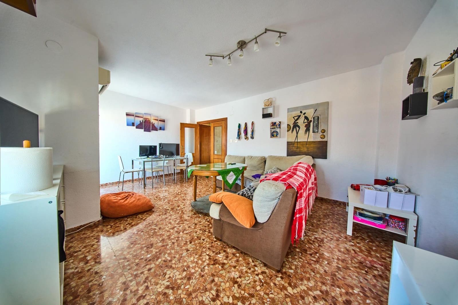 6 bedroom Flat for sale in Alhendin with garage - € 190,000 (Ref: 9913348)