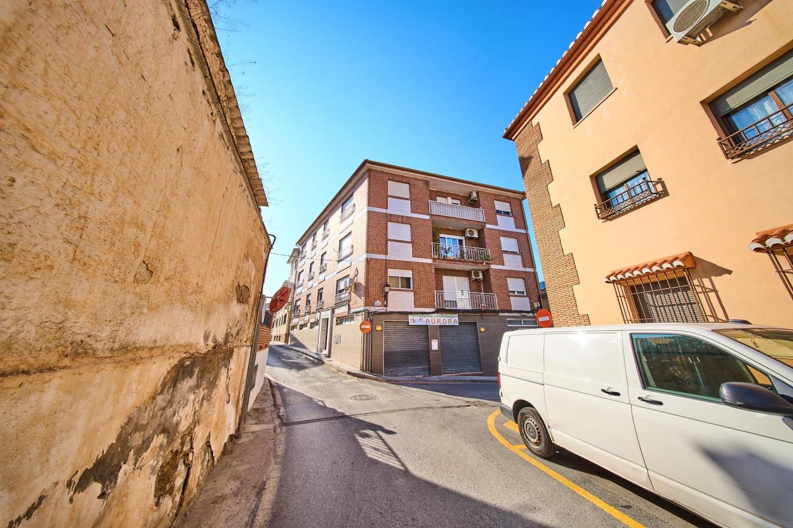 6 bedroom Flat for sale in Alhendin with garage - € 190,000 (Ref: 9913348)