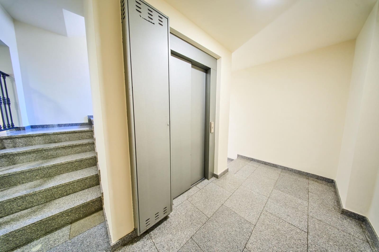 1 sovrum Lägenhet till salu i Ogijares - 112 900 € (Ref: 9916047)