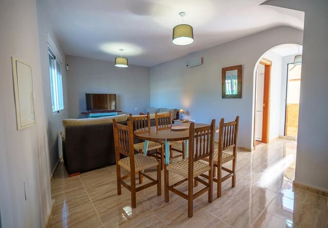 Casa de 3 habitaciones en Ventas de Huelma en venta con garaje - 170.000 € (Ref: 9916052)