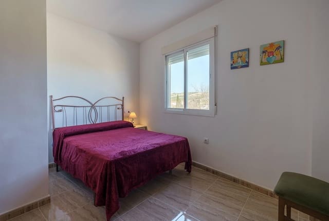 Casa de 3 habitaciones en Ventas de Huelma en venta con garaje - 170.000 € (Ref: 9916052)
