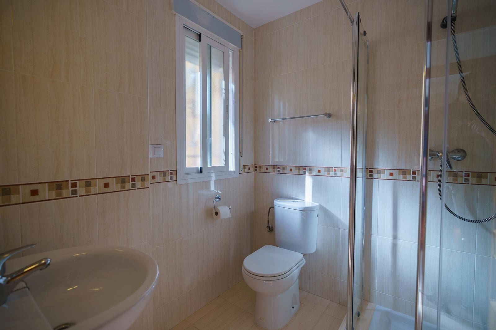 3 sypialnia Dom na sprzedaż w Ventas de Huelma z garażem - 170 000 € (Ref: 9916052)
