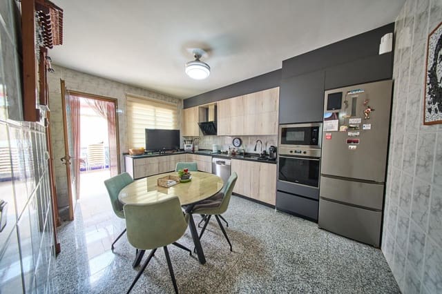 4 slaapkamer Halfvrijstaande villa te koop in Maracena - € 399.000 (Ref: 9924743)