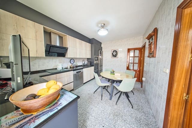 4 slaapkamer Halfvrijstaande villa te koop in Maracena - € 399.000 (Ref: 9924743)
