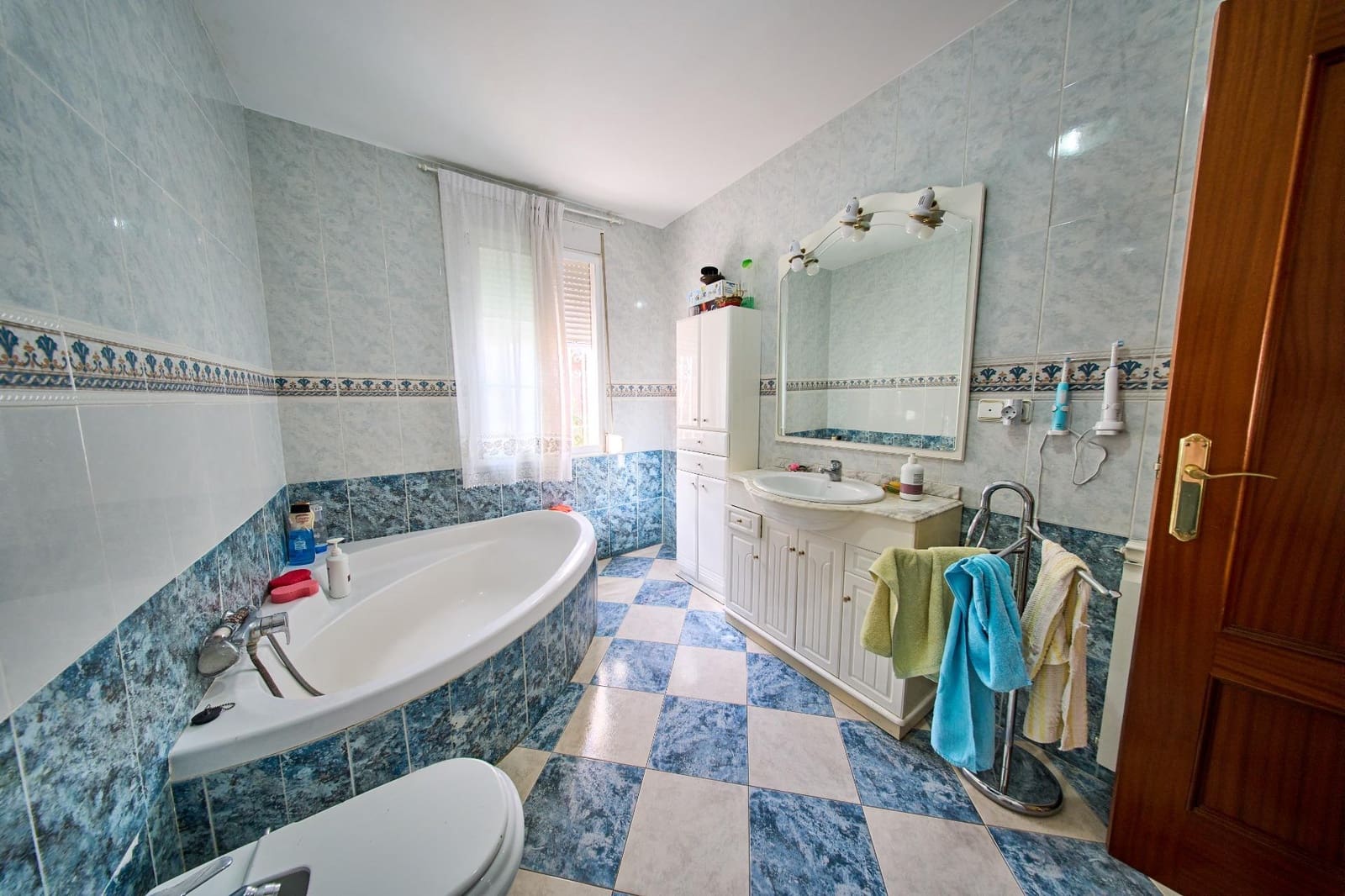 6 bedroom Villa for sale in Nivar with pool garage - € 320,000 (Ref: 9931739)