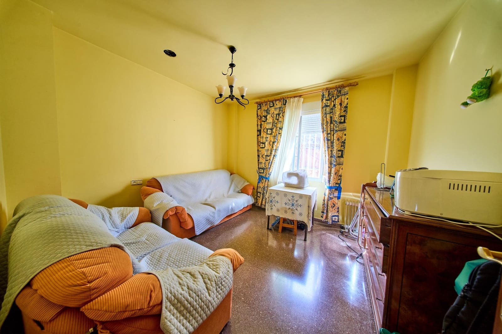 6 bedroom Villa for sale in Nivar with pool garage - € 320,000 (Ref: 9931739)