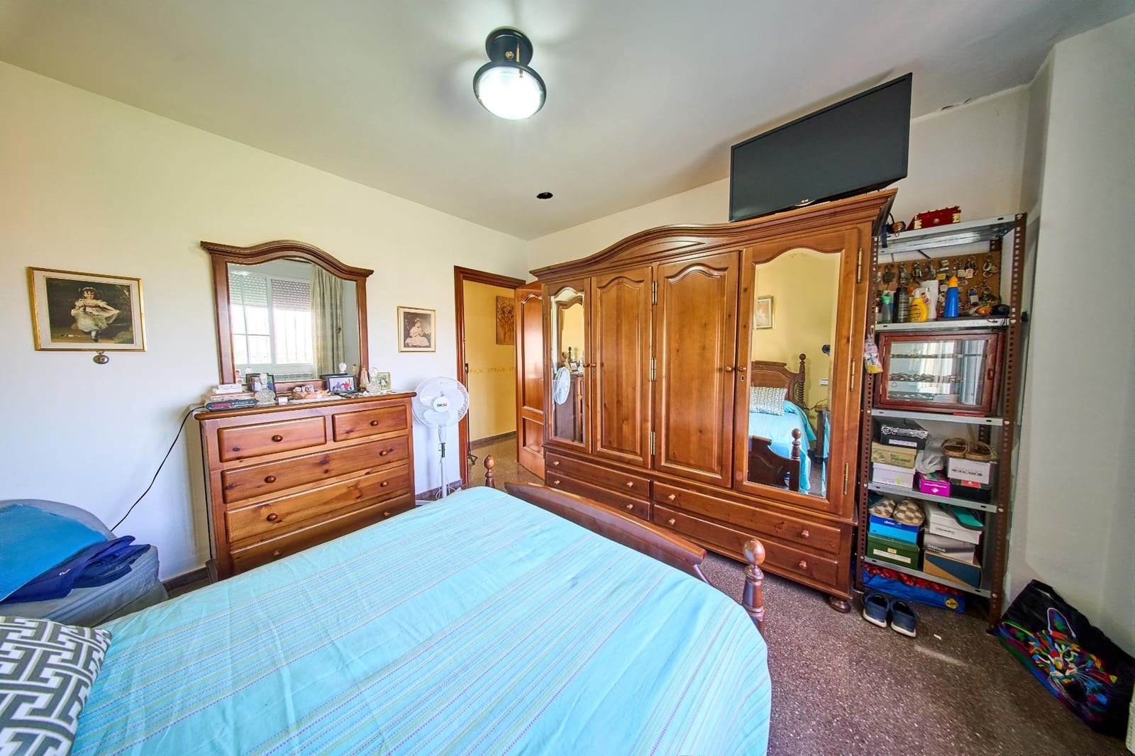 6 bedroom Villa for sale in Nivar with pool garage - € 320,000 (Ref: 9931739)