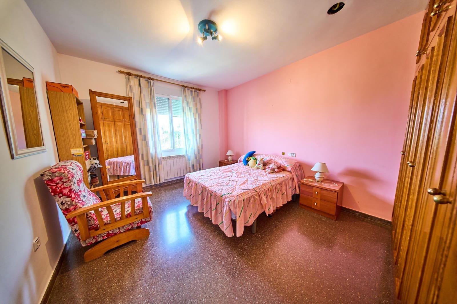 6 bedroom Villa for sale in Nivar with pool garage - € 320,000 (Ref: 9931739)