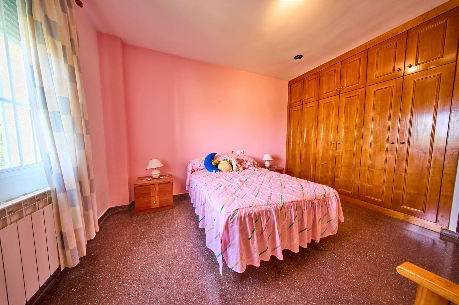 6 bedroom Villa for sale in Nivar with pool garage - € 320,000 (Ref: 9931739)