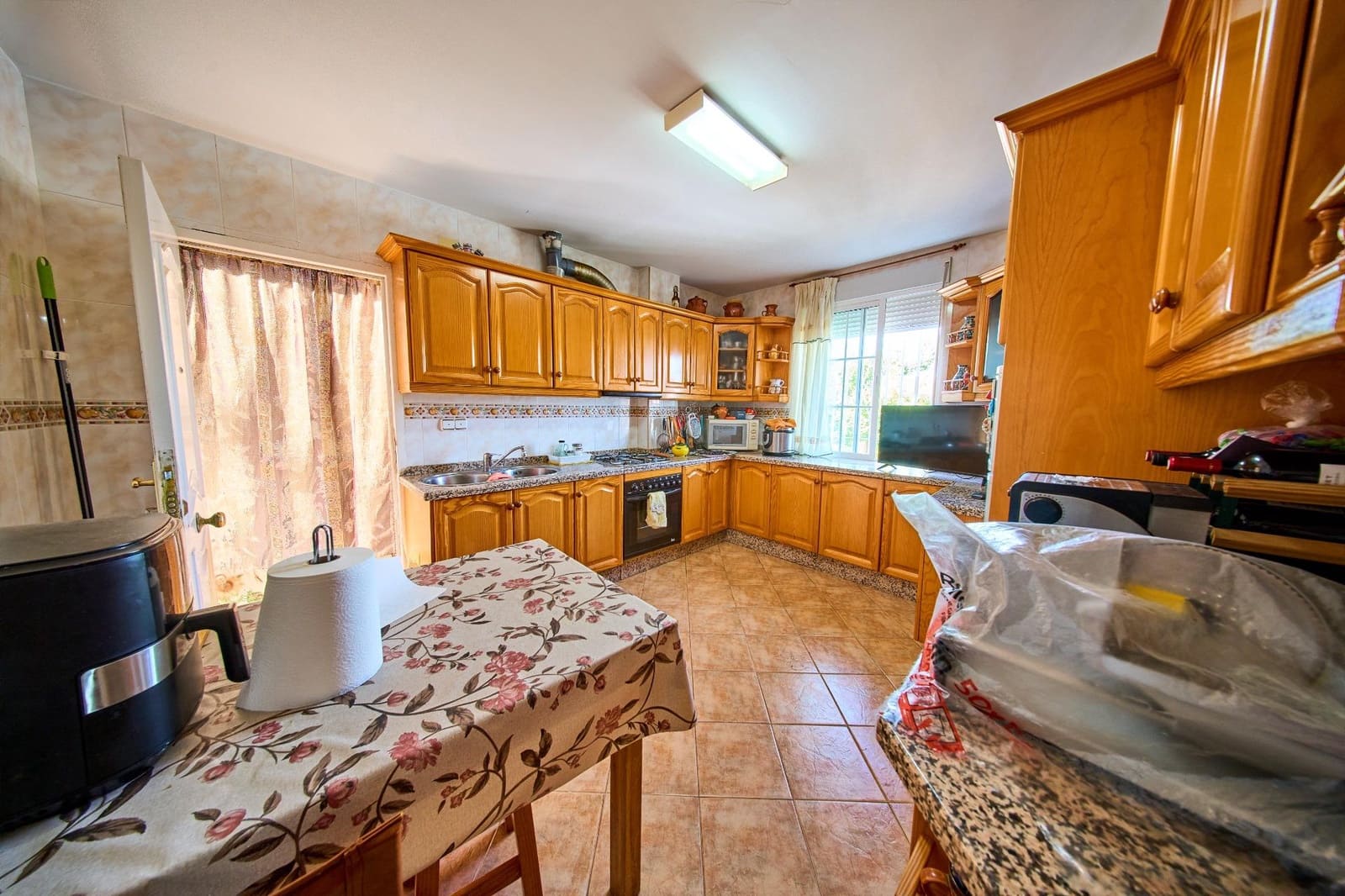 6 bedroom Villa for sale in Nivar with pool garage - € 320,000 (Ref: 9931739)
