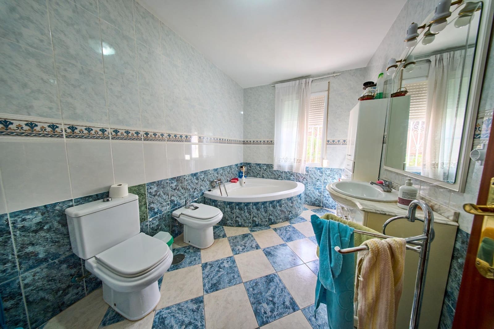 6 bedroom Villa for sale in Nivar with pool garage - € 320,000 (Ref: 9931739)